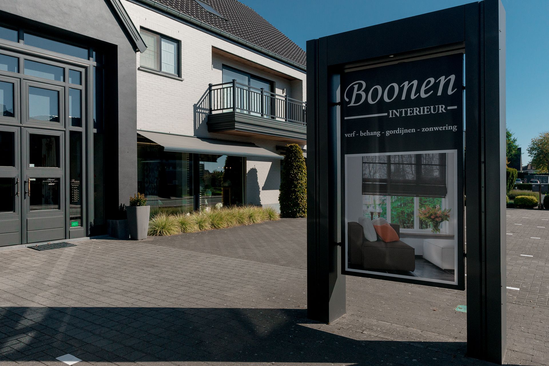Boonen Interieur: verf - behang - gordijnen - zonwering